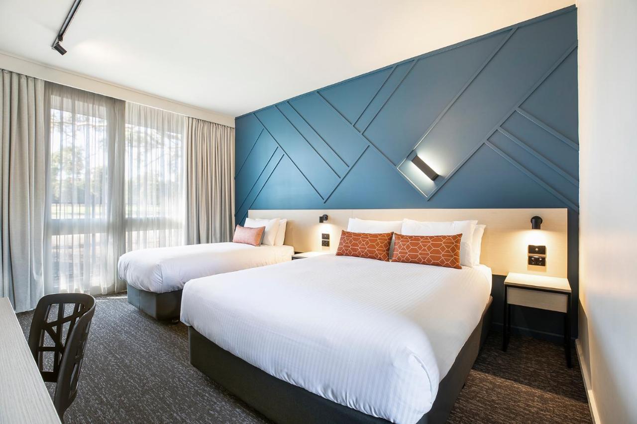 Nightcap At Sandown Park Hotel Noble Park Exterior photo