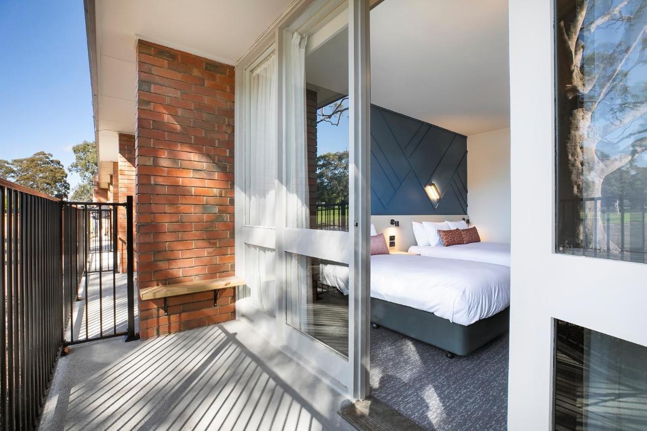 Nightcap At Sandown Park Hotel Noble Park Exterior photo