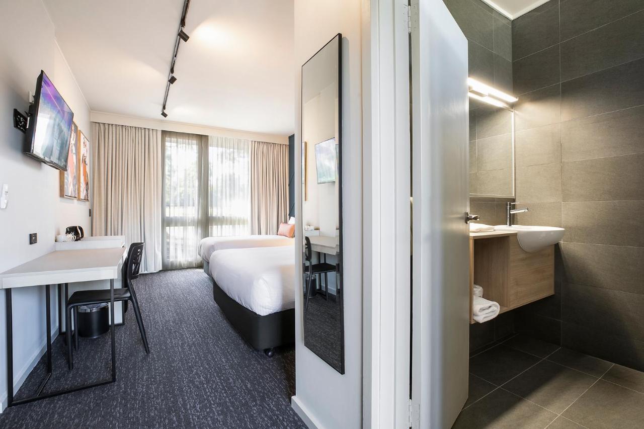 Nightcap At Sandown Park Hotel Noble Park Exterior photo