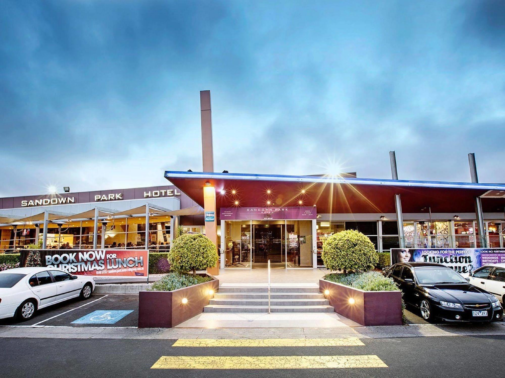 Nightcap At Sandown Park Hotel Noble Park Exterior photo