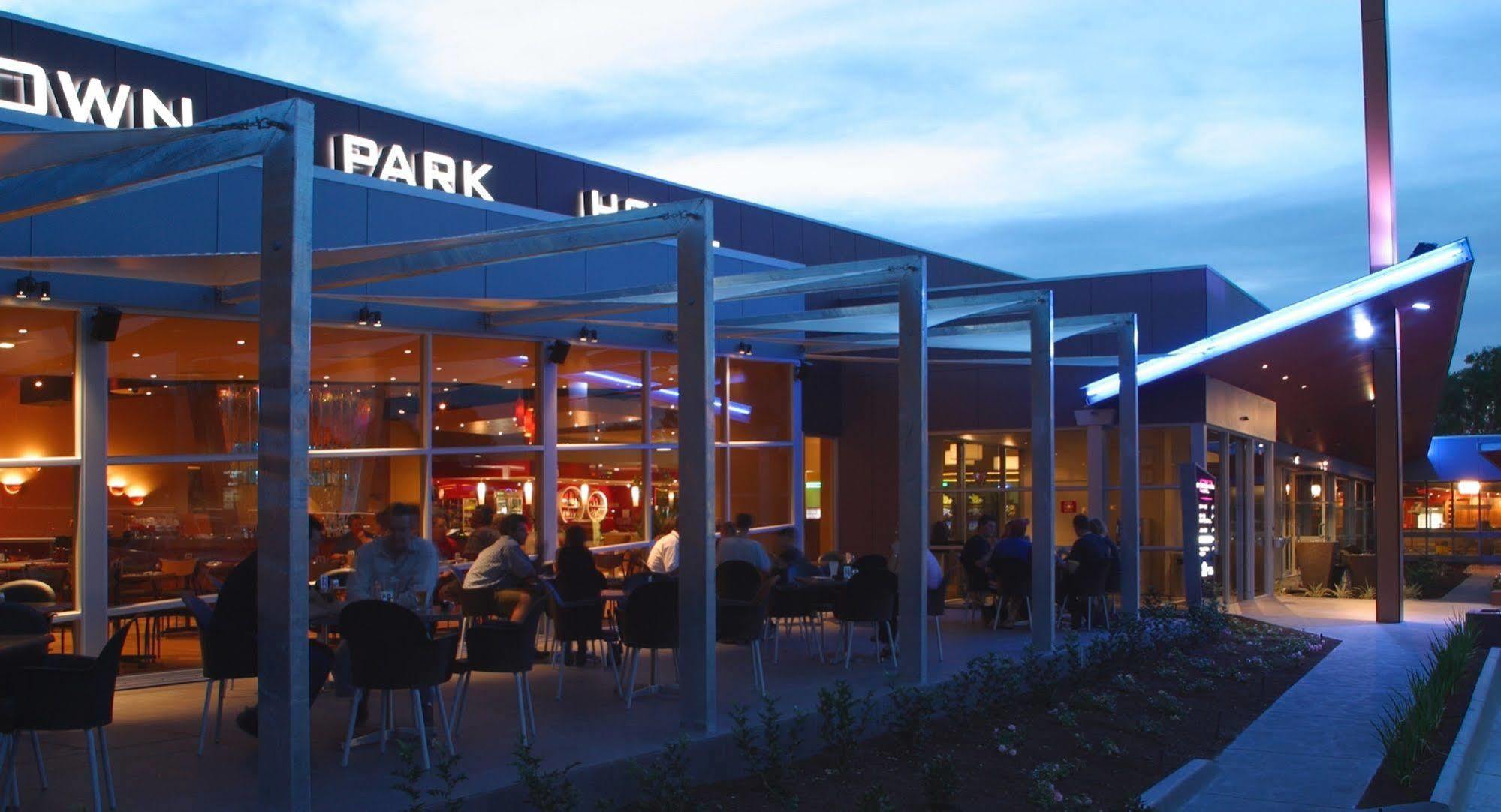 Nightcap At Sandown Park Hotel Noble Park Exterior photo