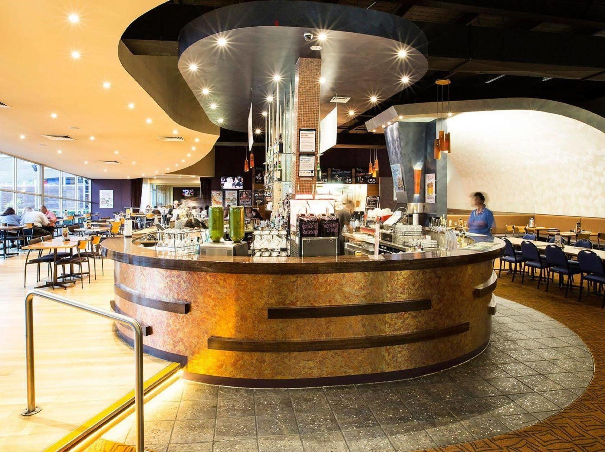 Nightcap At Sandown Park Hotel Noble Park Exterior photo