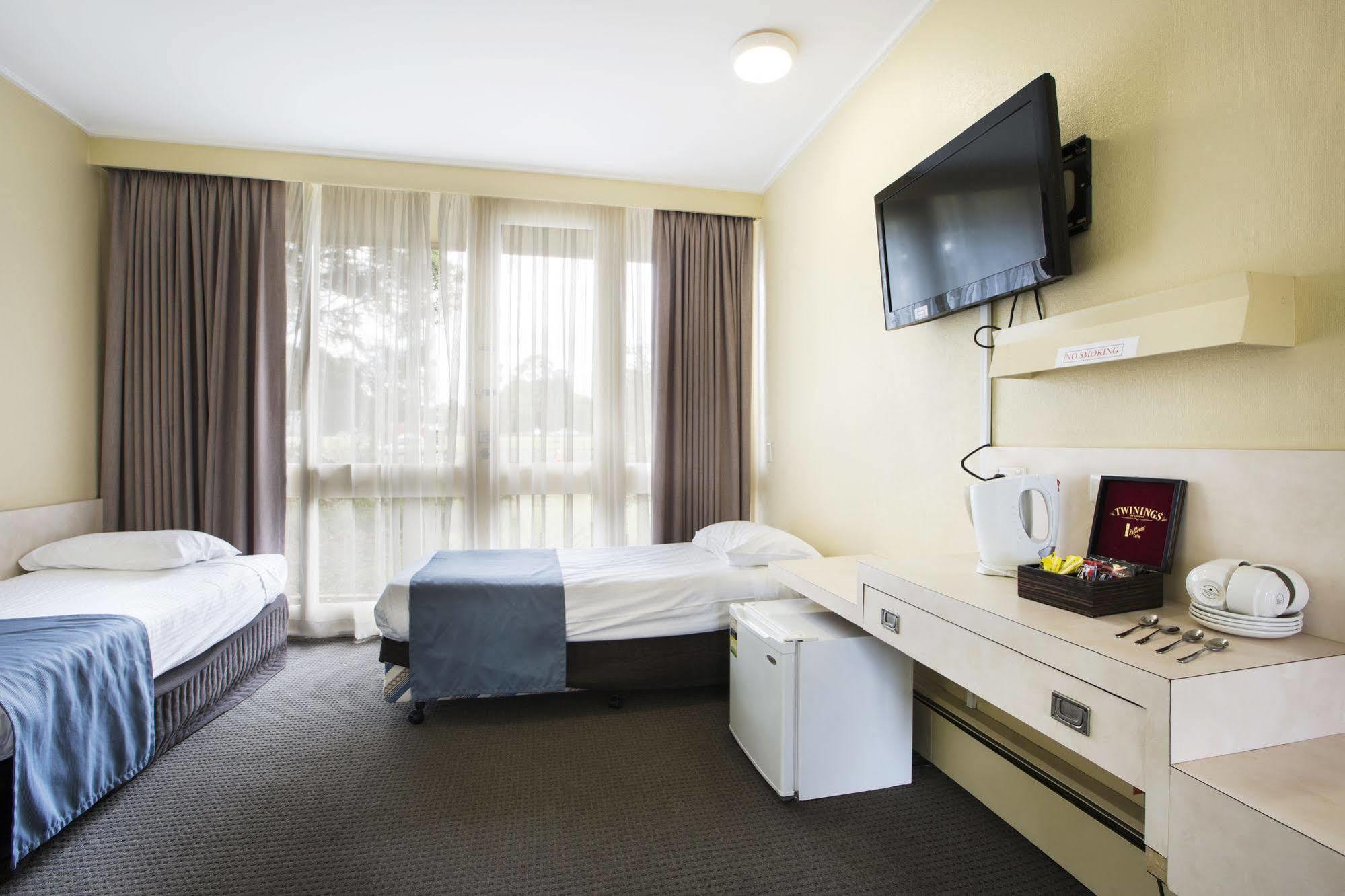 Nightcap At Sandown Park Hotel Noble Park Exterior photo
